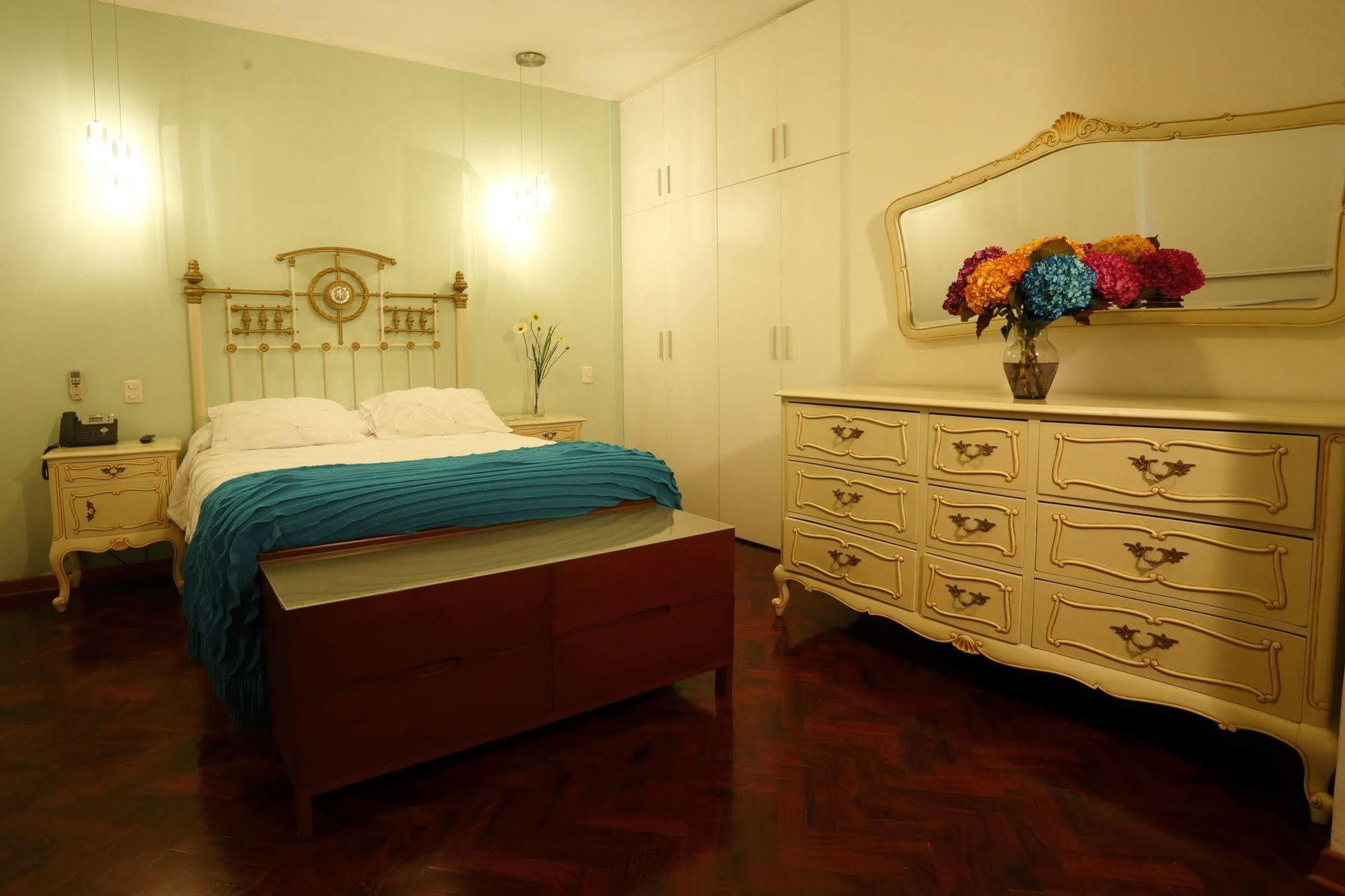 Bed & Breakfast - La Casa De Ceci Lima Eksteriør bilde