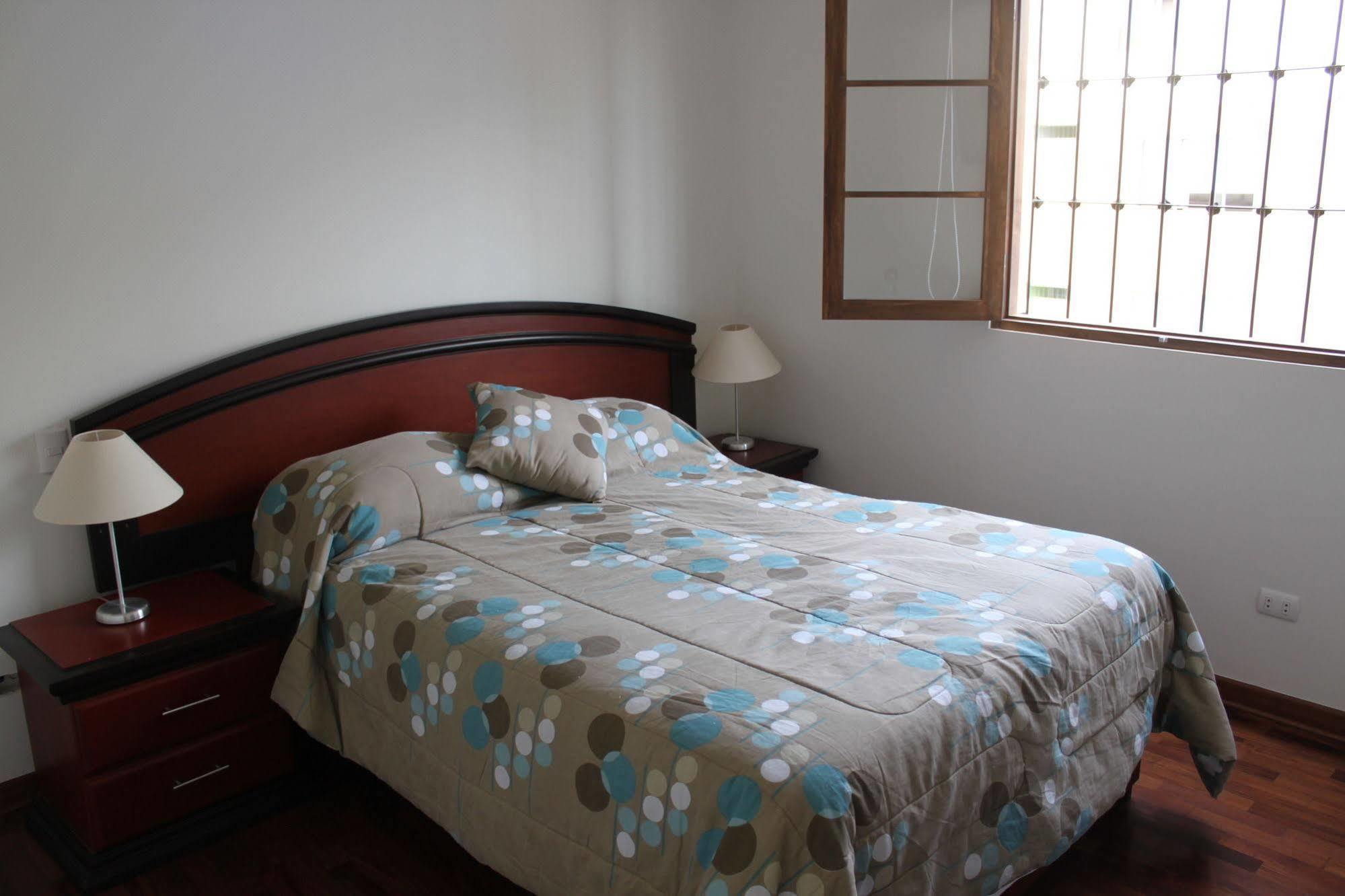 Bed & Breakfast - La Casa De Ceci Lima Eksteriør bilde